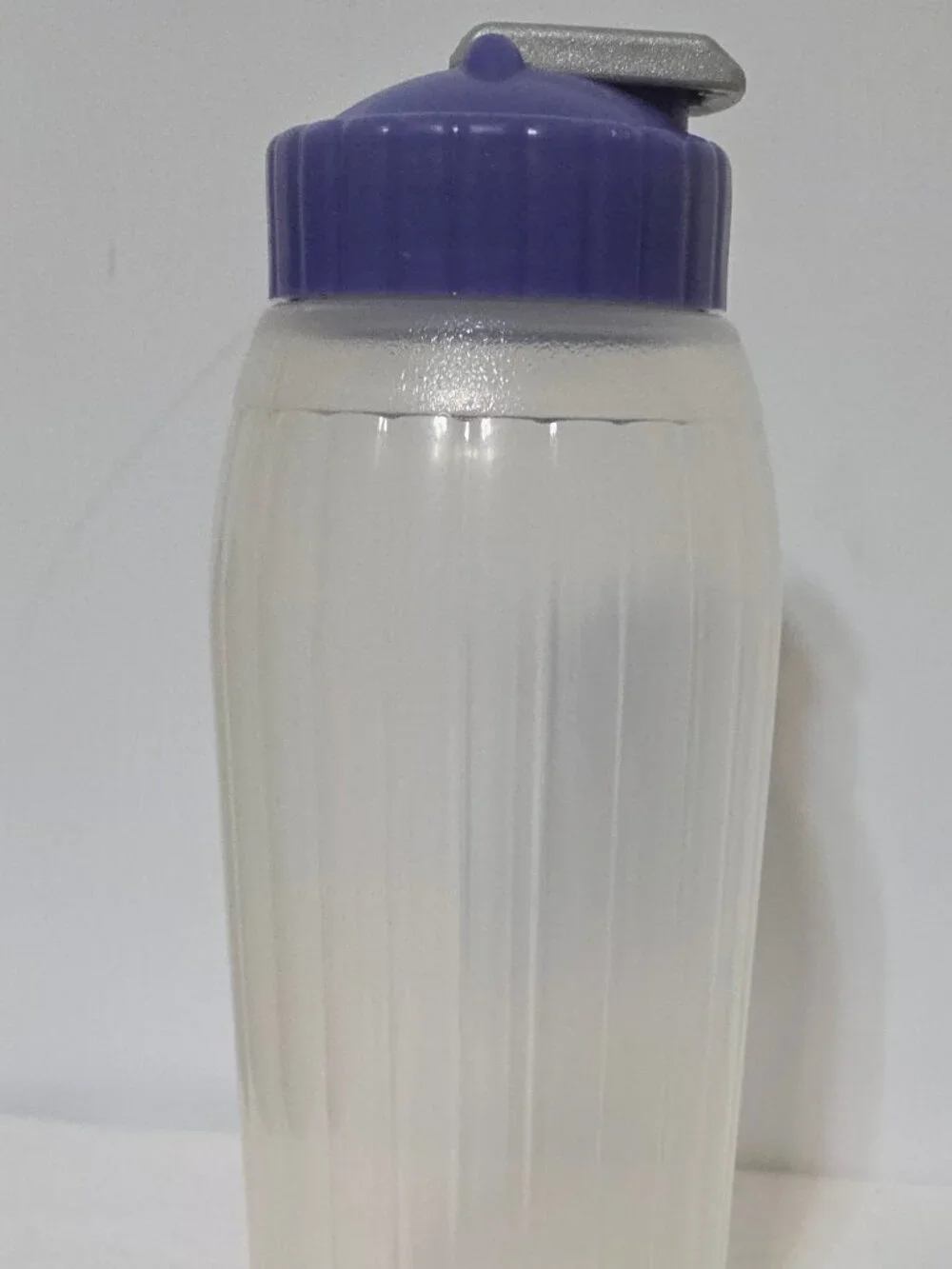 Vintage Rubbermaid 1.25 Pint Water Drink Container Bottle Blue Flip Top Lid